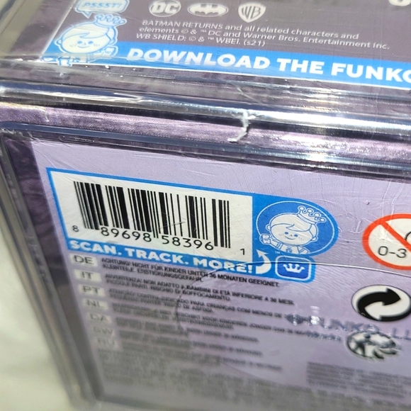 FUNKO POP! ARTIST SERIES DC BATMAN RETURNS CATWOMEN #62 W/HARDCASE PROTECTOR - Picture 6 of 6